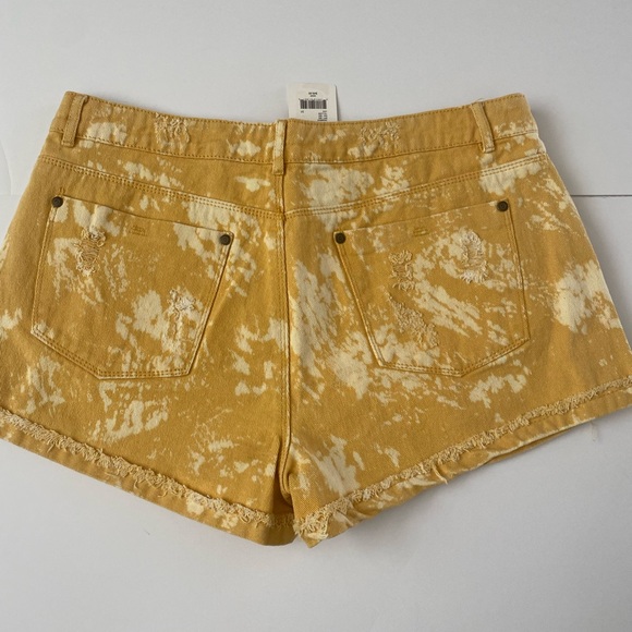 NWT Chelsea & Violet Tie Dye distressed washout jean shorts size 31 - Picture 7 of 12